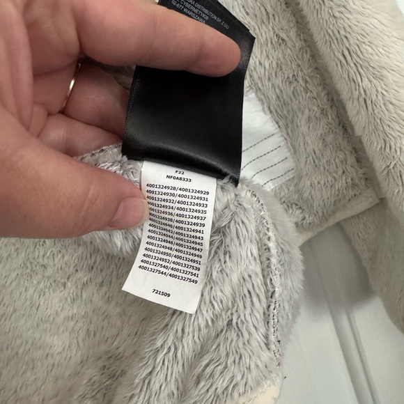 The North Face Cream and Gray Girls Puffer Jacket - Picture 5 of 10